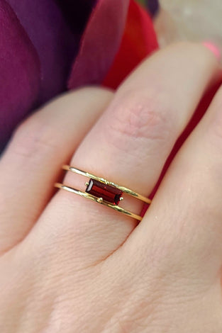 sophisticated 14k yellow gold ring featuring emerald cut garnet