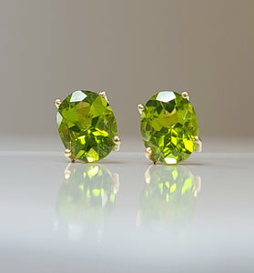 14k yellow gold estate stud earrings featuring oval peridot