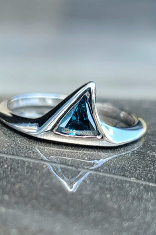 14kt white gold shark fin ring with blue triangular gemstone