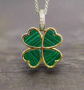 Four-leaf clover pendant with green malachite set, gold-tone frame on silver chain