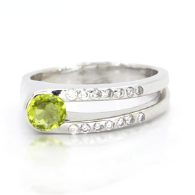 Sterling silver ring with a round peridot and white topaz