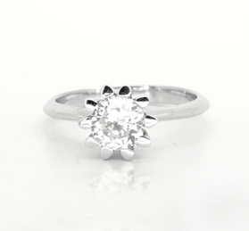 Sterling silver ring with round white topaz center and flowerlike prongs