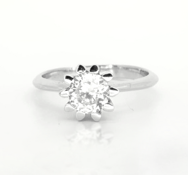 Sterling silver ring with round white topaz center and flowerlike prongs